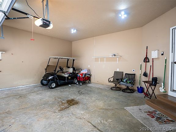 3rd image of 305 Thornsberry Rd Unit B