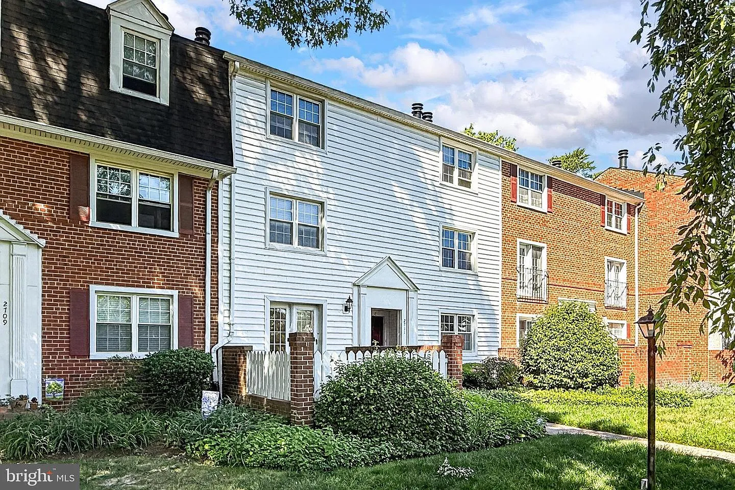 2 bed, 1.0 bath, 810 sqft, $2,400 — Photo 3