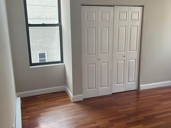 3rd image of 1441 W Tioga St #2