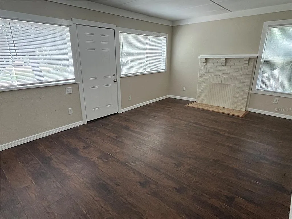 4 bed, 1.0 bath, 1456 sqft, $1,699 — Photo 2