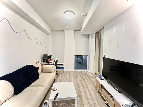 28 Wellesley St E Photo 1