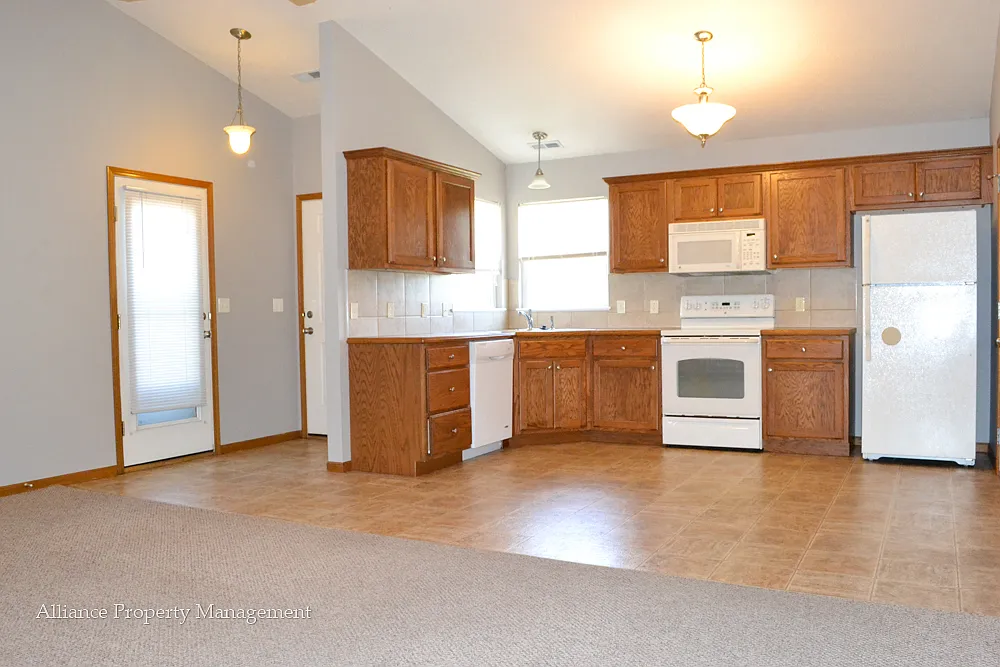 Brookmont Dr. 516-518 — Photo 2