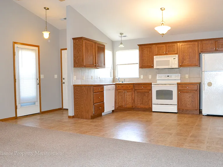Brookmont Dr. 516-518 — Photo 2
