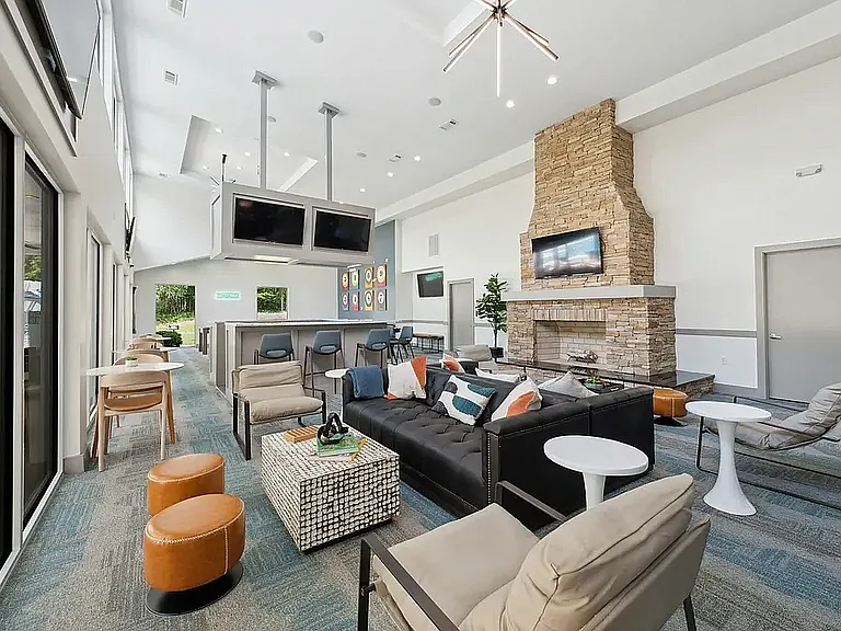 The Apartments at Midtown 501 — Photo 8