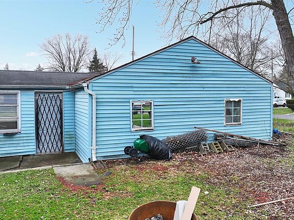 3rd image of 1301 Lavender Ave
