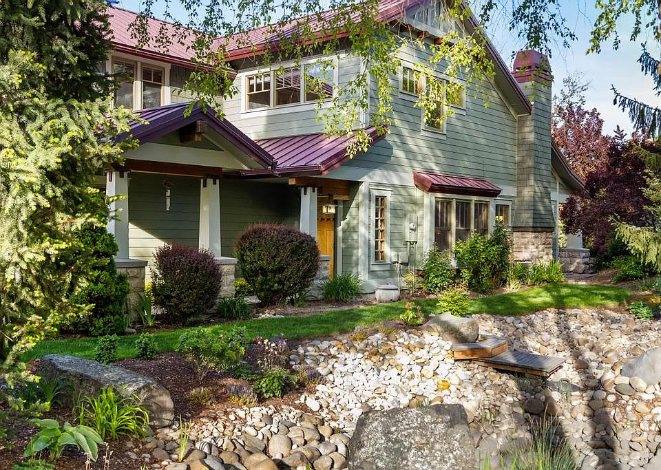 3558 N Hyacinth Ln