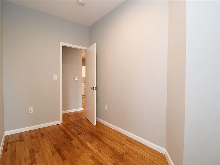 108 Adams St #4 — Photo 40