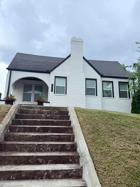 1645 8th Ave W
