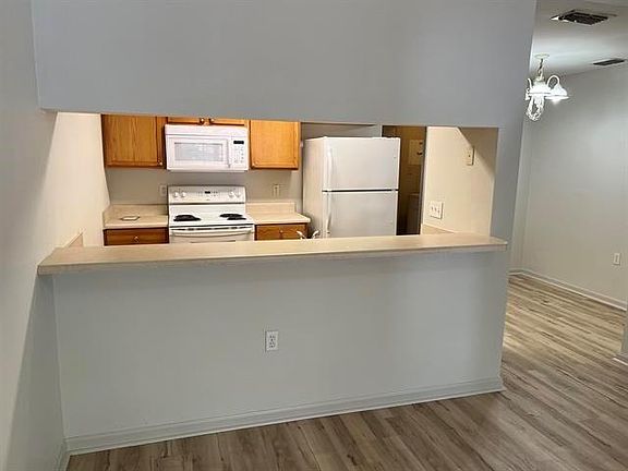 3rd image of 2740 W Tharpe St APT 605