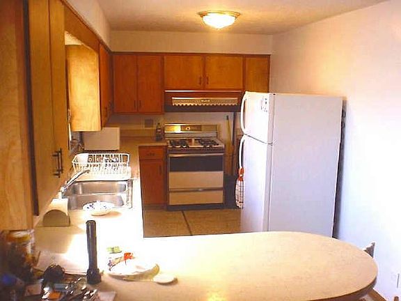 3rd image of 322 S Barton Ave