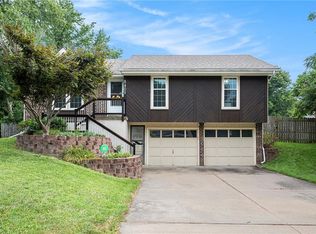 8409 Linda Ln, Pleasant Valley, MO 64068