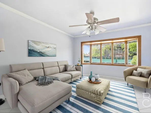 21-08 Ditmars Boulevard image 1 of 24