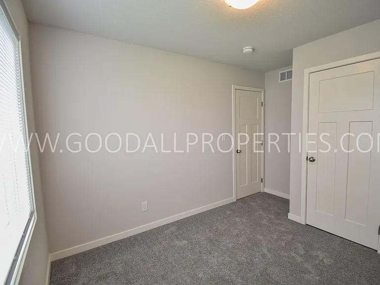 18203 Alpine Dr — Photo 13