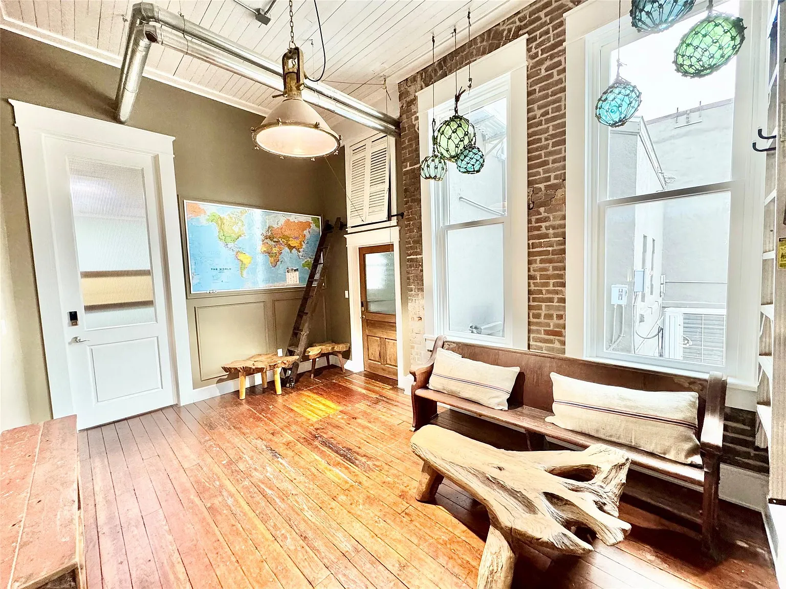 2 bed, 2.0 bath, 1800 sqft, $3,695 — Photo 2