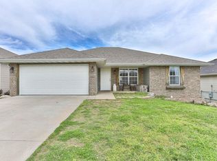 2046 S Pebbleridge, Springfield, MO 65807