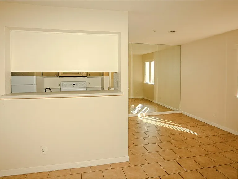 2835 Winkler Ave #216 — Photo 5