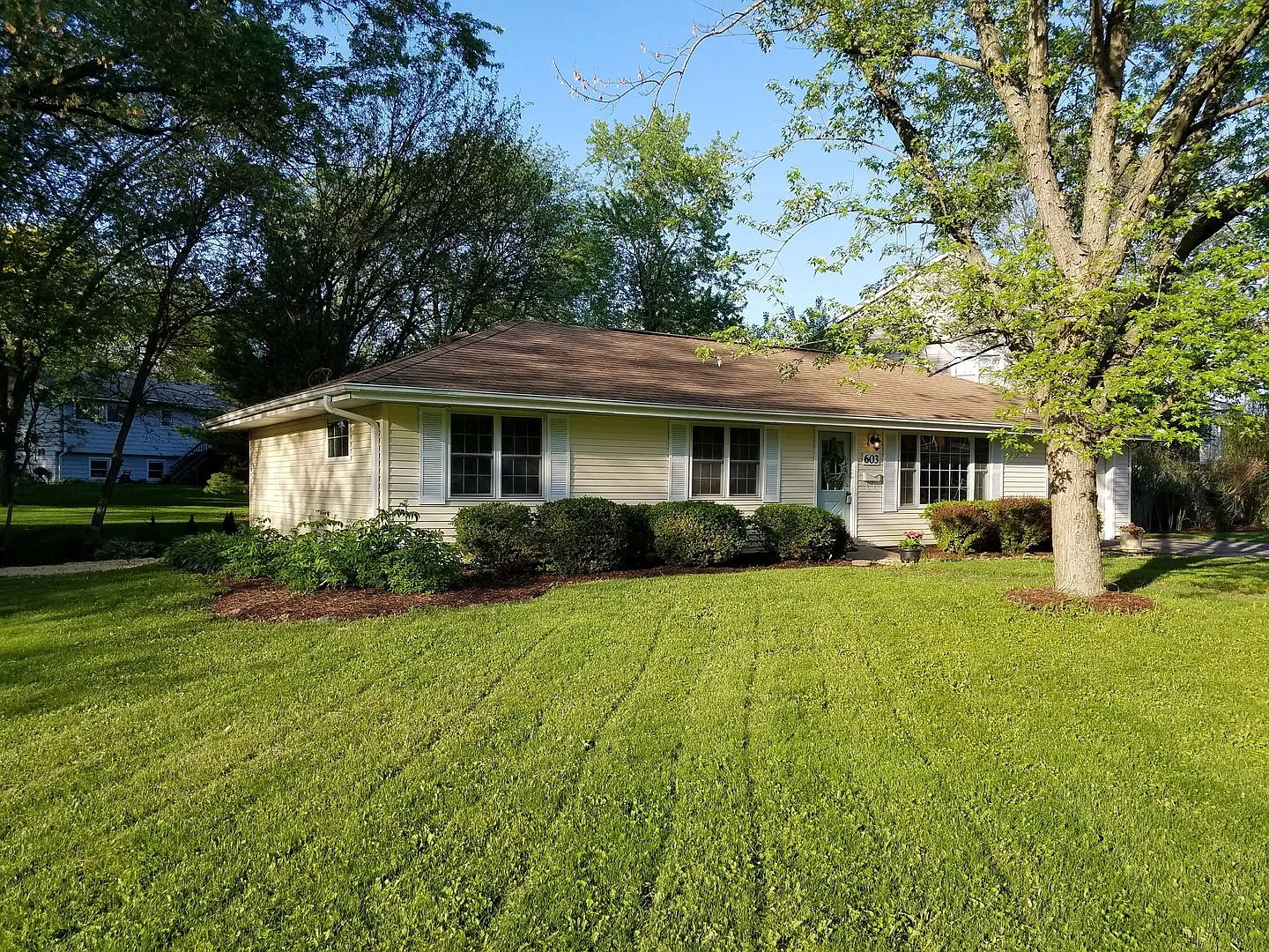 603 Parkway Dr photo 1