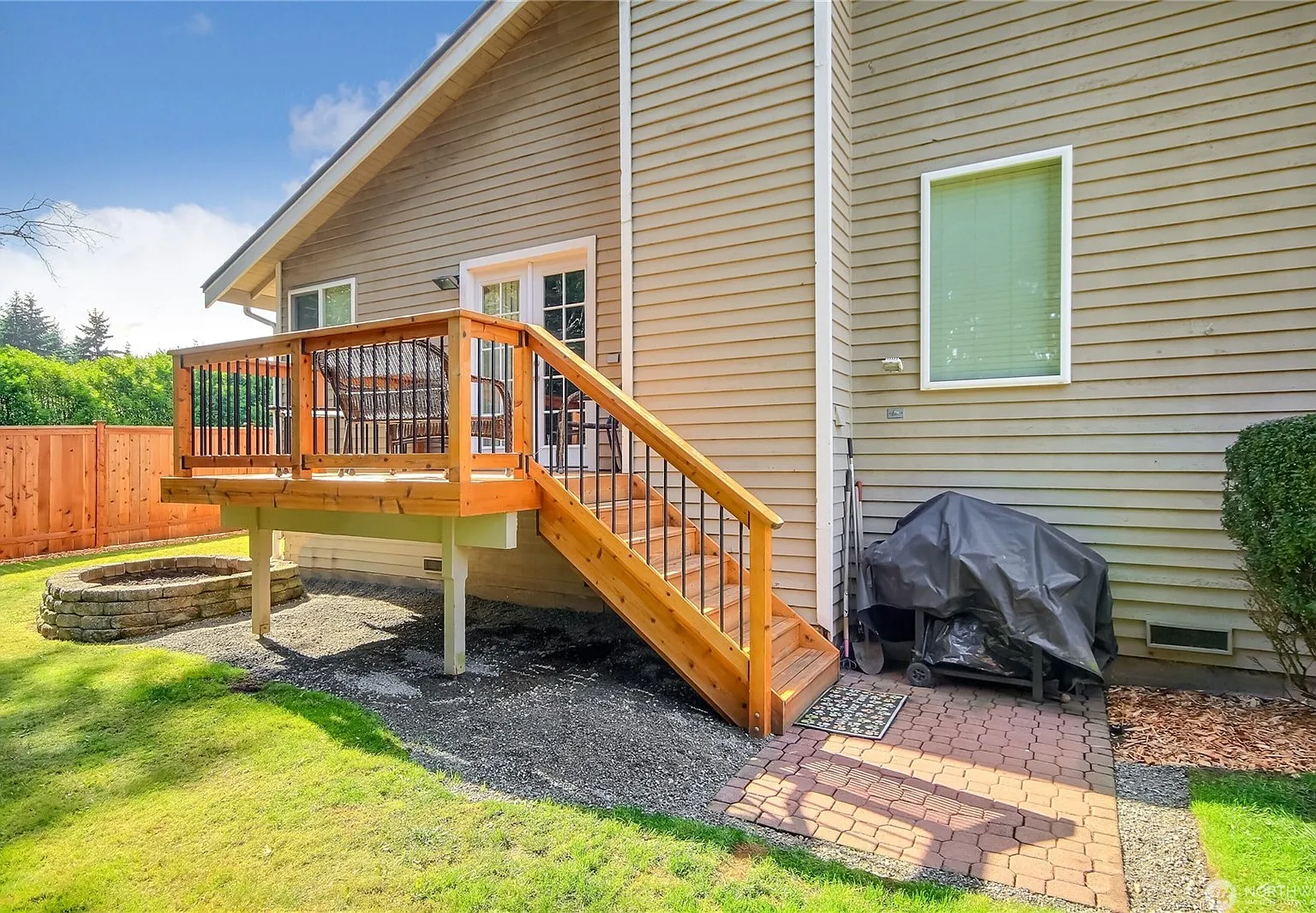 3 bed, 2.5 bath, 1640 sqft, $3,150 — Photo 2