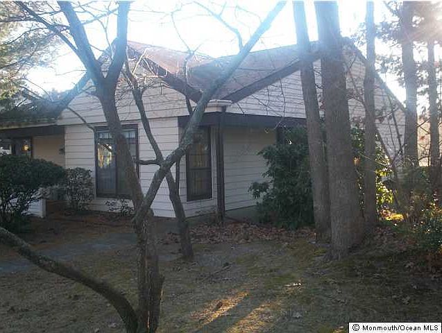 2nd image of 628 Stamford Court #B
