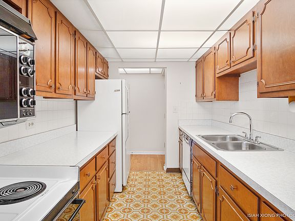 5th image of 5300 Walnut Ave APT 24E