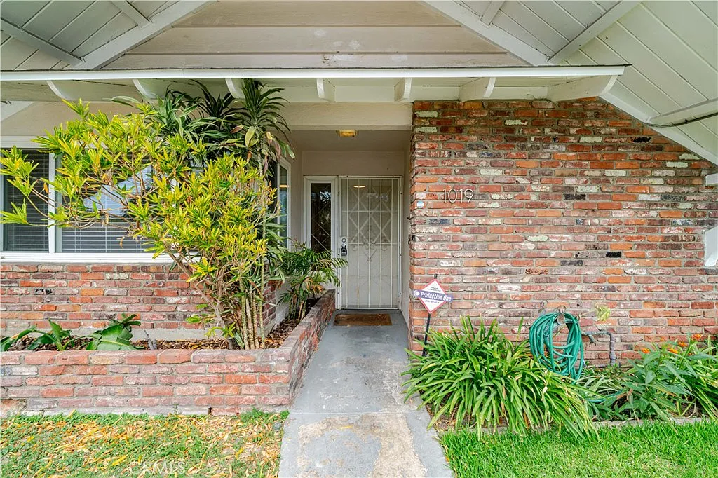 6 bed, 2175 sqft, $5,800 — Photo 4