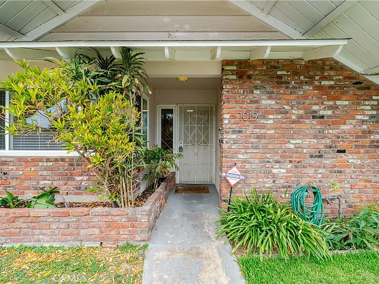 1019 E Walnut Ave — Photo 4