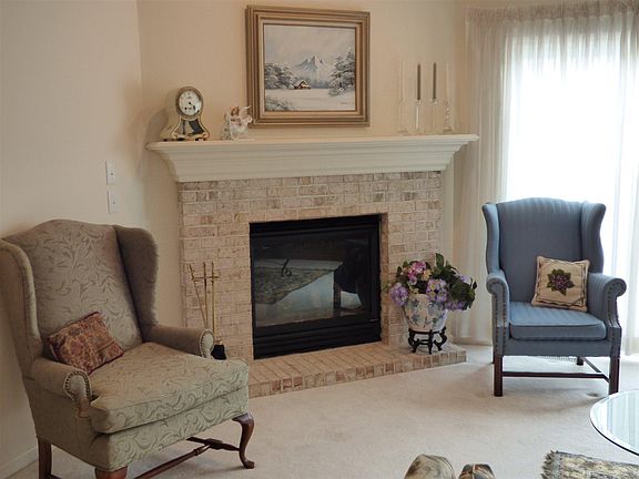 5th image of 18120 Cloverleaf Dr N