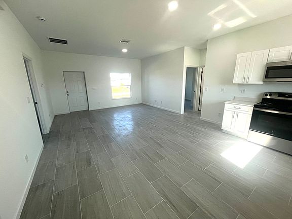 5th image of 3307 10th St SW