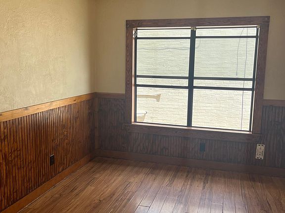 2nd image of 132 Ross Ave