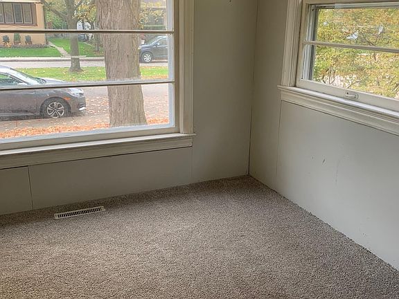 3rd image of 913 Egleston Ave APT 1