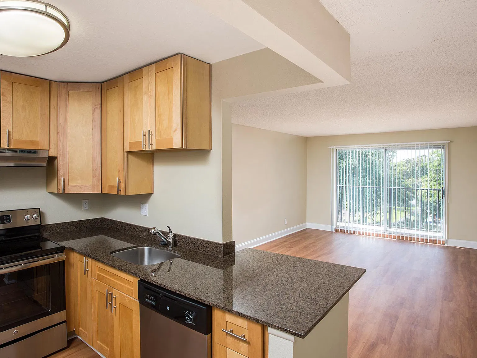 Plantation Gardens Apartment Homes — Photo 4