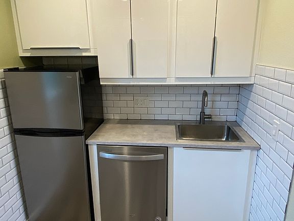 5th image of 3542 N Alcott St #4