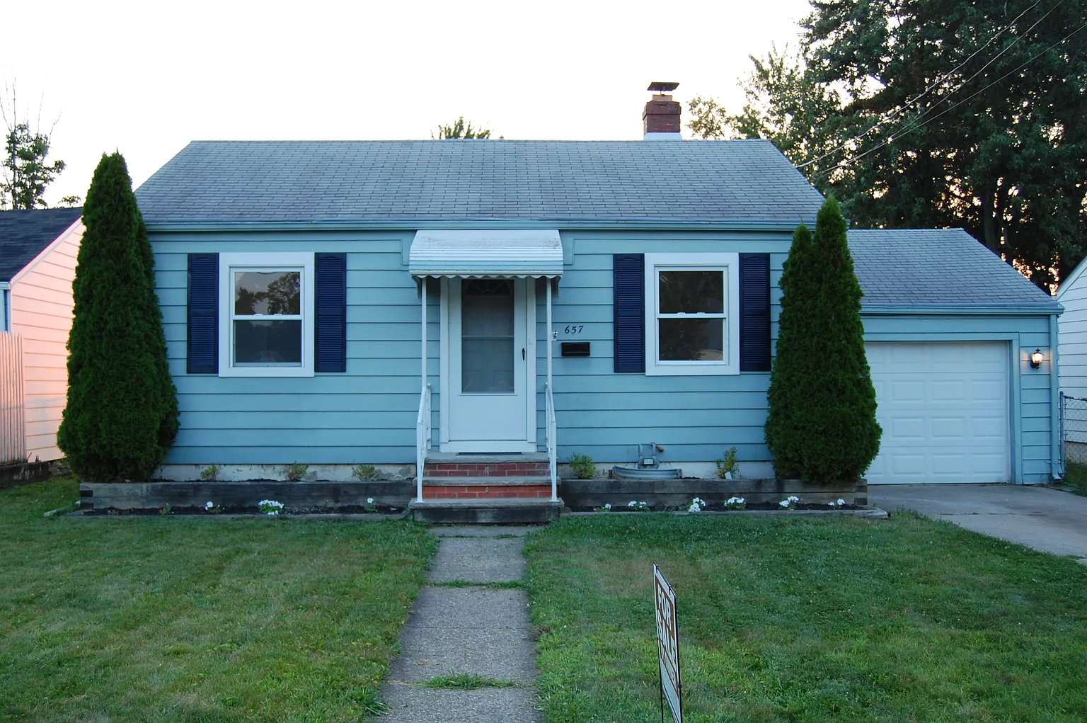 657 Oak St photo 1