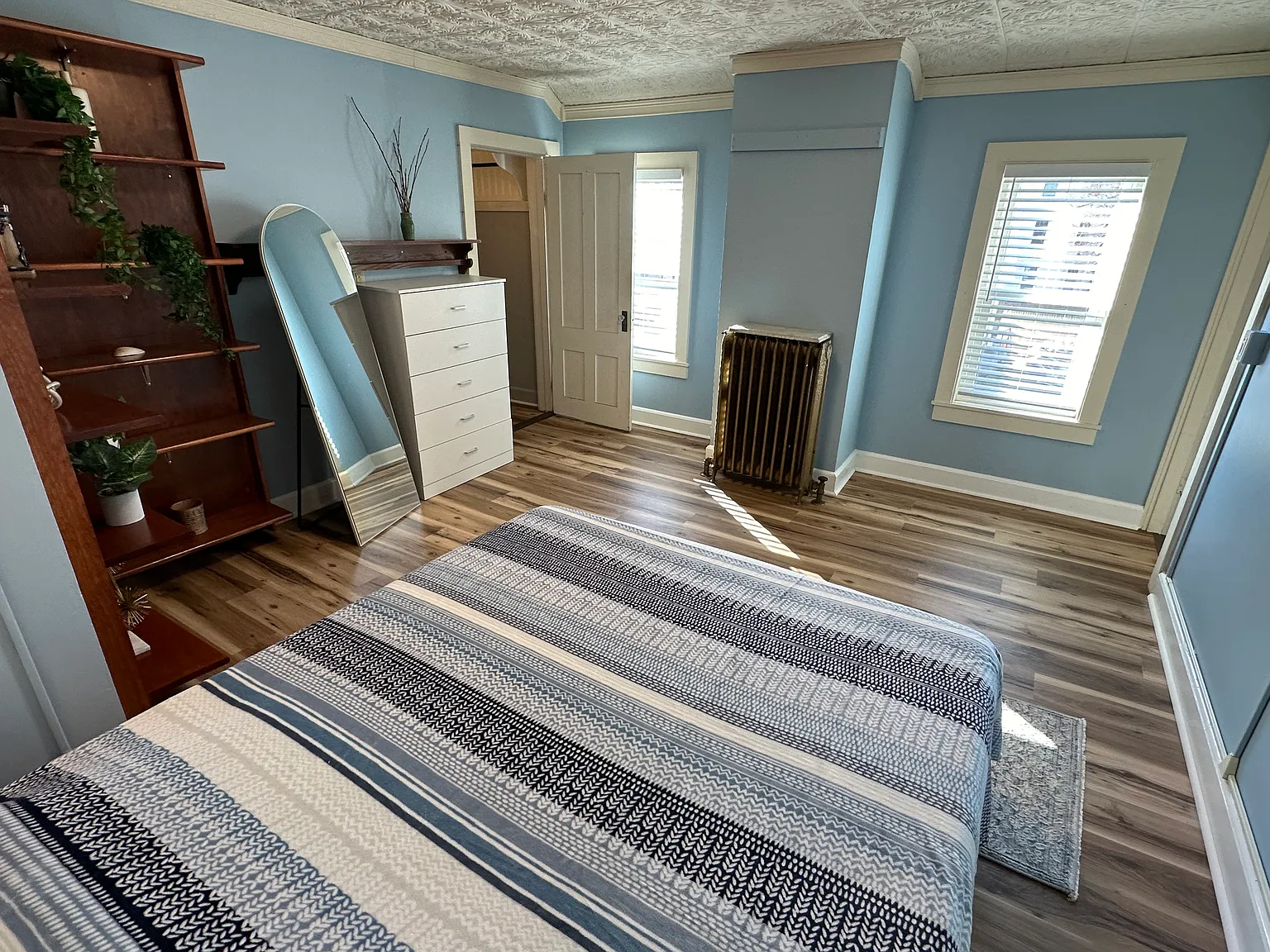 2 bed, 850 sqft, $1,635 — Photo 2