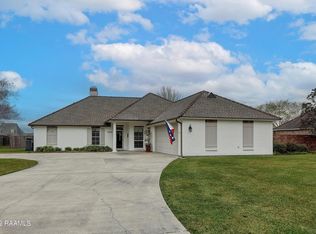 1029 Bear Creek Cir, Breaux Bridge, LA 70517