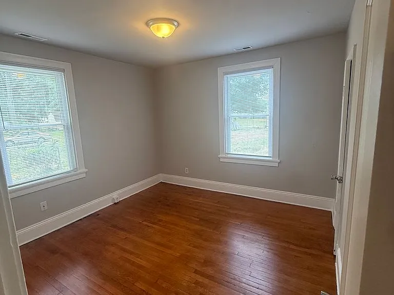 1840 Powell Rd — Photo 18