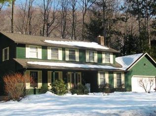 223 Feldspar Dr, Syracuse, NY 13219