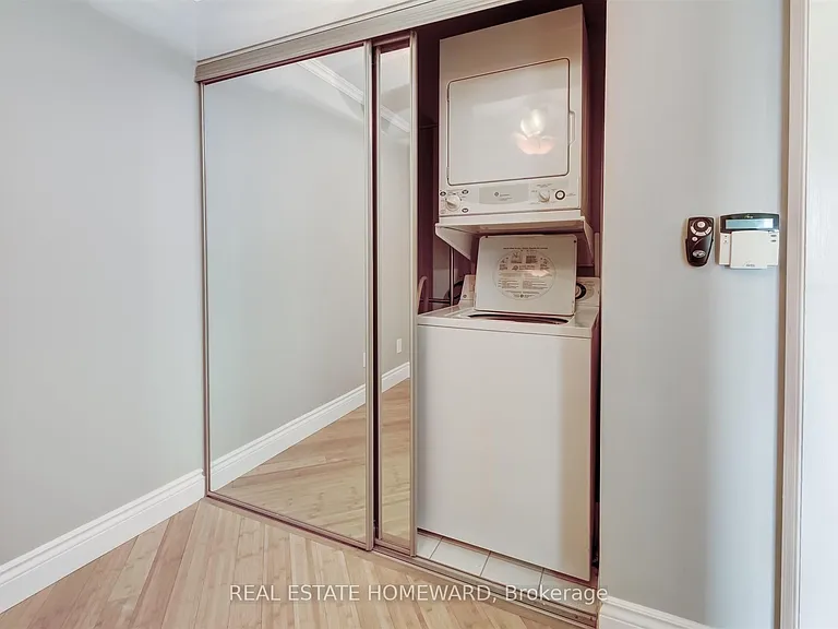 1733 Queen St E #513 — Photo 11