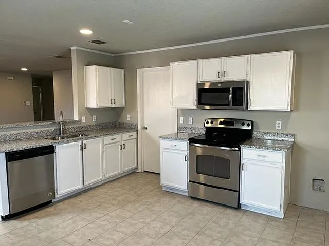 1579 Crown View Dr — Photo 5
