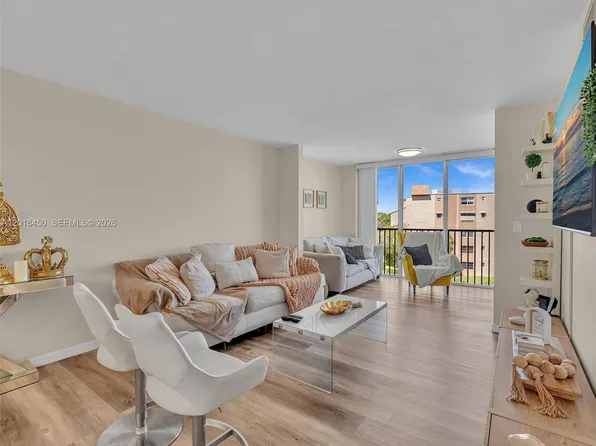 7840 NW 50th St APT 404, Fort Lauderdale, FL 33351