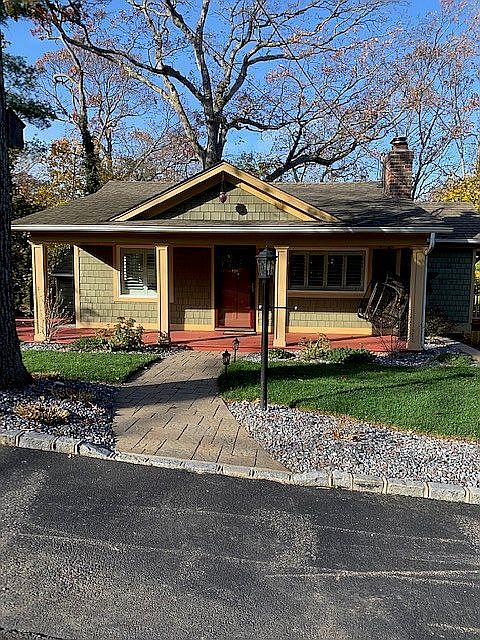 Front landscapping new.