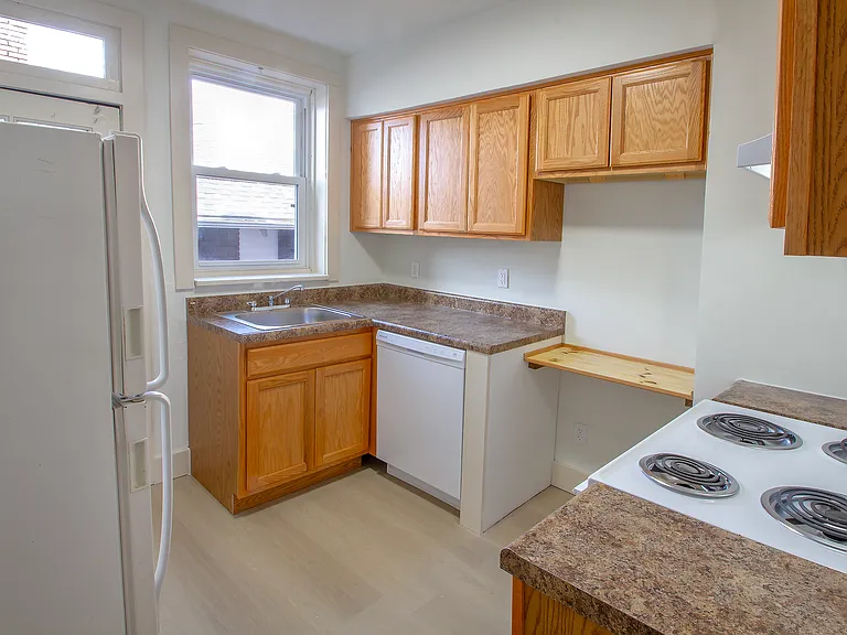 414 Franklin Ave #2R — Photo 2