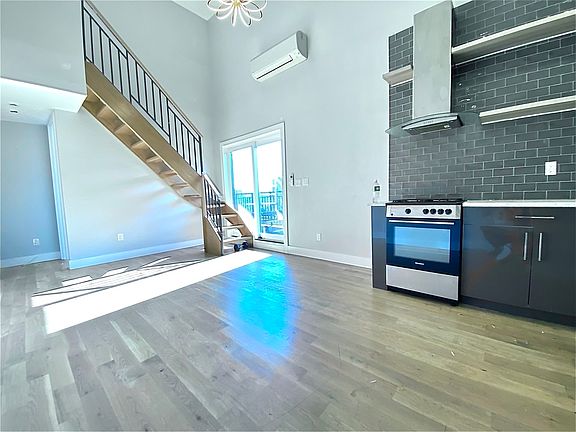 3rd image of 717 De Kalb Ave #B5