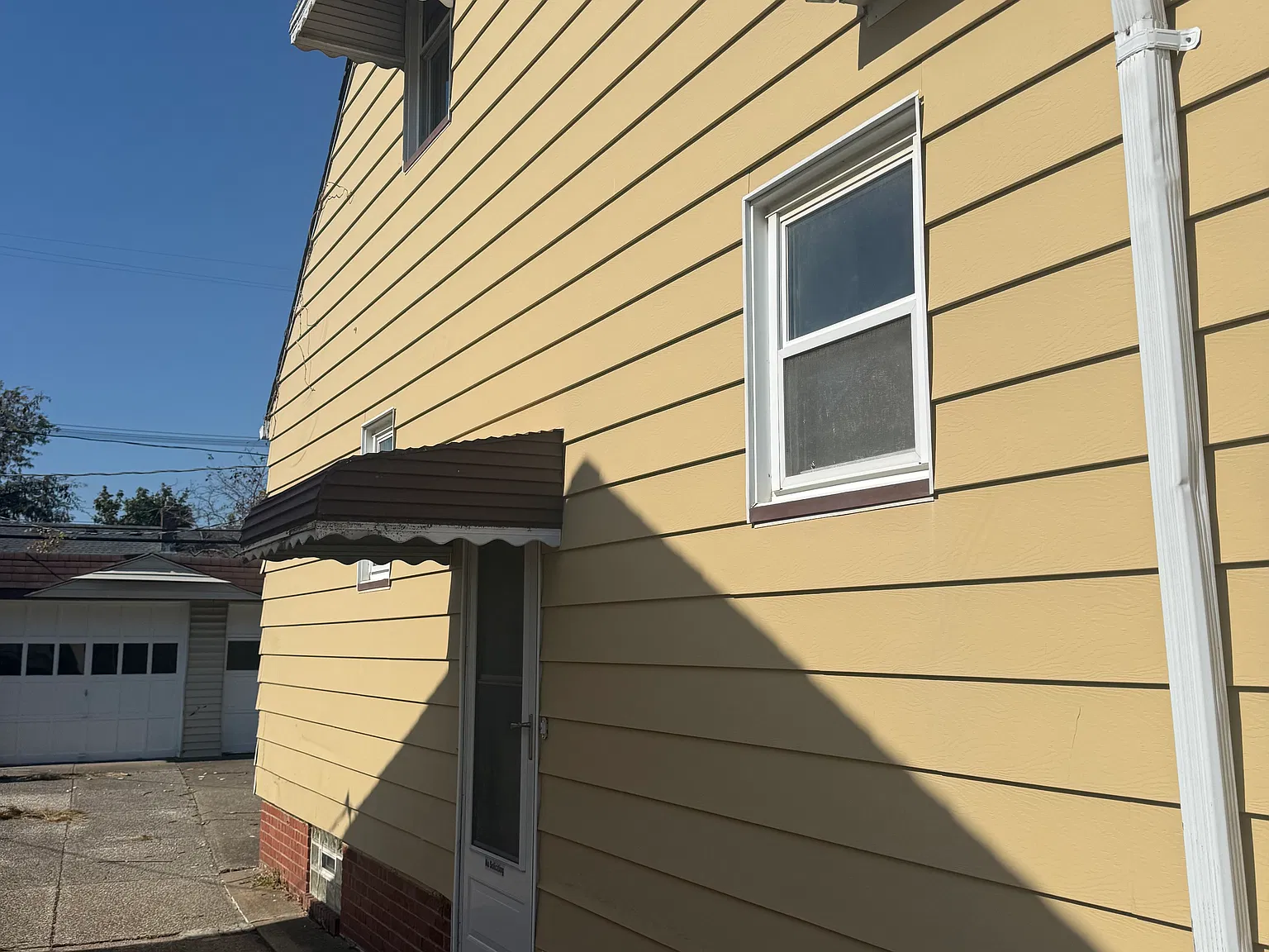 3 bed, 1300 sqft, $1,600 — Photo 2