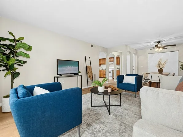 5 Shadowbrook Ln APT 7, Milford, MA 01757