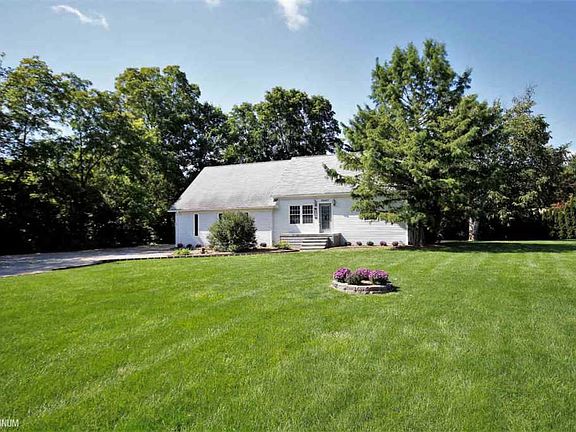 3rd image of 38425 Moravian Dr