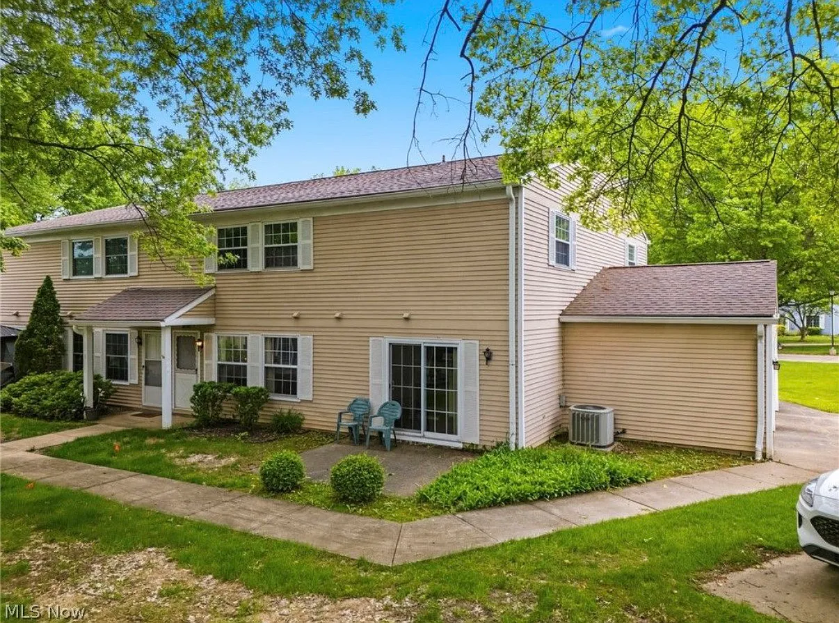 Oakbrook Dr, North Royalton — Photo 1