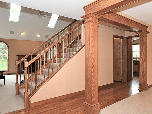 4th image of 339 Lake Pointe Dr