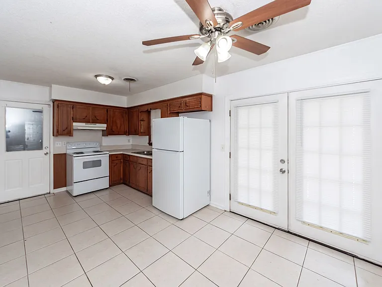 107 Greenhurst Ave — Photo 8