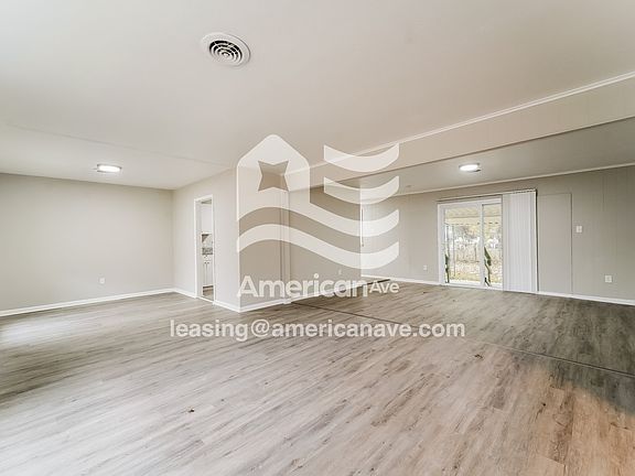 616594_004_wm_-_living_room_13398596.jpg